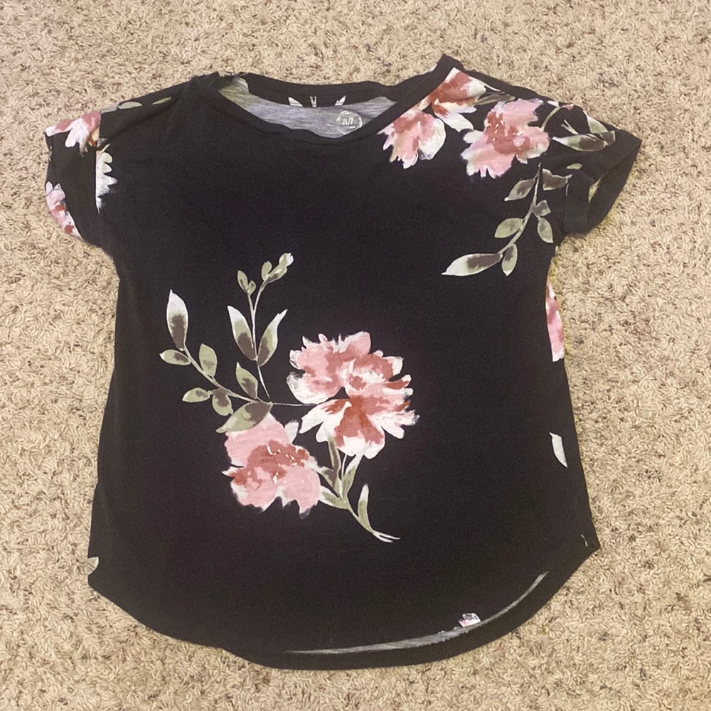 Maurice’s 24/7 shirt. Good condition. Black shirt with floral print.